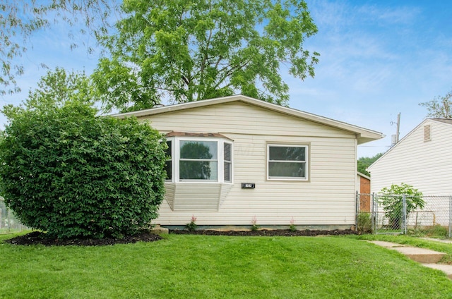 99 Ramona Ave, Newark, OH 43055 - view of front of home featuring a gate