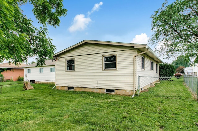 99 Ramona Ave, Newark, OH 43055 - back of property with a fenced backyard