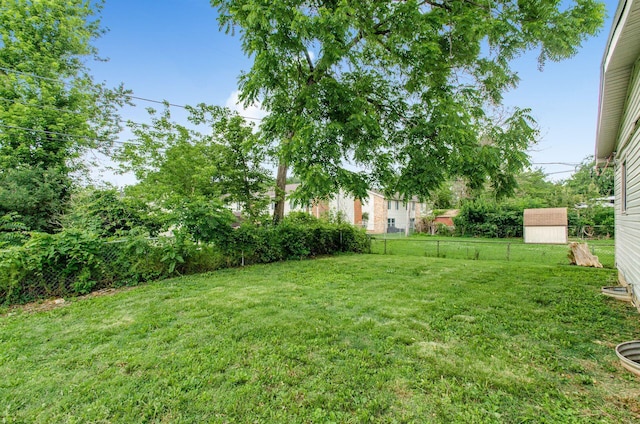 99 Ramona Ave, Newark, OH 43055 - view of yard featuring a storage unit