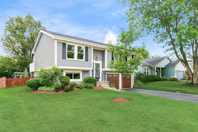 658 Academy Dr, Galloway, OH 43119 - bi-level home featuring asphalt driveway and a garage