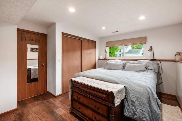 658 Academy Dr, Galloway, OH 43119 - bedroom with dark wood-style flooring, recessed lighting, and a closet