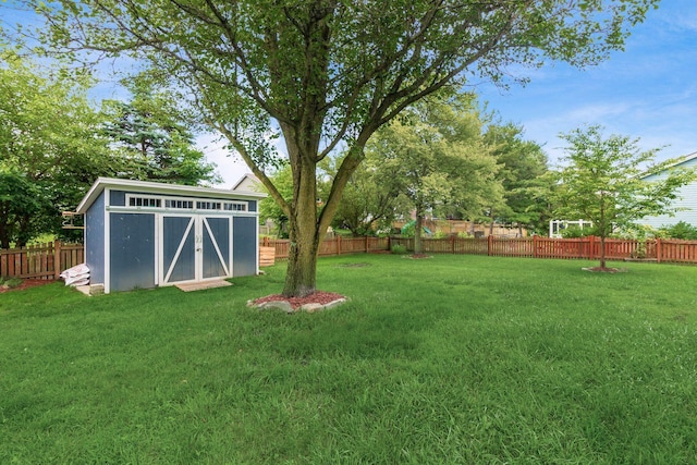 658 Academy Dr, Galloway, OH 43119 - fenced backyard with a shed
