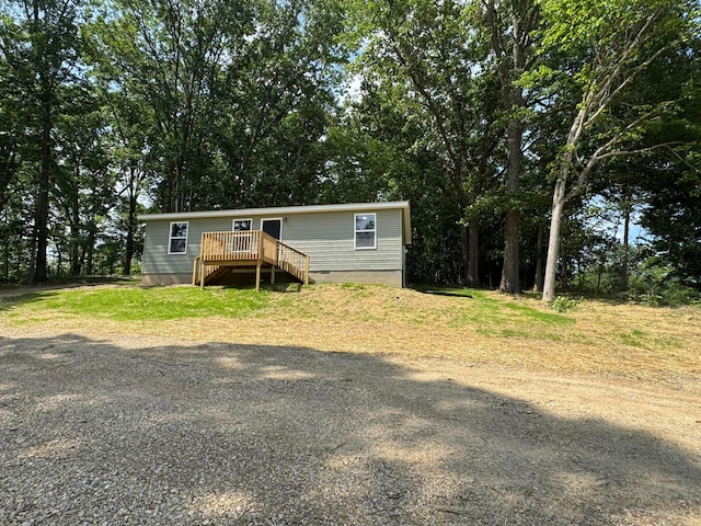 631 Jefferson St, Logan, OH 43138 - manufactured / mobile home featuring a deck