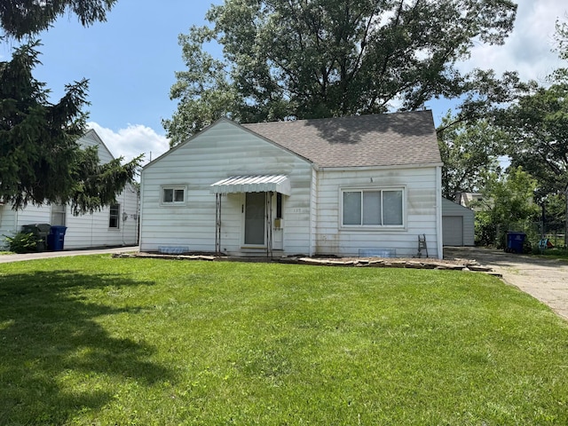 139 S Ashburton Rd, Columbus, OH 43213 - bungalow-style house with a shingled roof, a front lawn, and entry steps