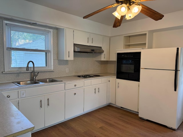 139 S Ashburton Rd, Columbus, OH 43213 - kitchen featuring freestanding refrigerator, black oven, under cabinet range hood, electric cooktop, and decorative backsplash