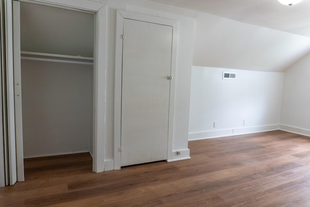 139 S Ashburton Rd, Columbus, OH 43213 - additional living space with wood finished floors and vaulted ceiling
