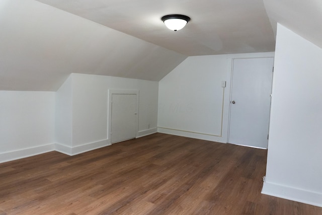 139 S Ashburton Rd, Columbus, OH 43213 - bonus room featuring lofted ceiling and wood finished floors