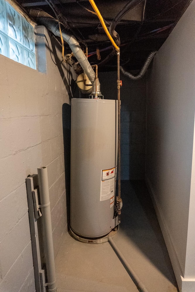 139 S Ashburton Rd, Columbus, OH 43213 - utilities featuring gas water heater