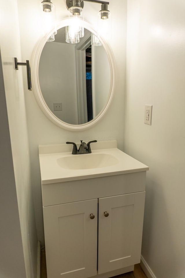 139 S Ashburton Rd, Columbus, OH 43213 - bathroom with vanity