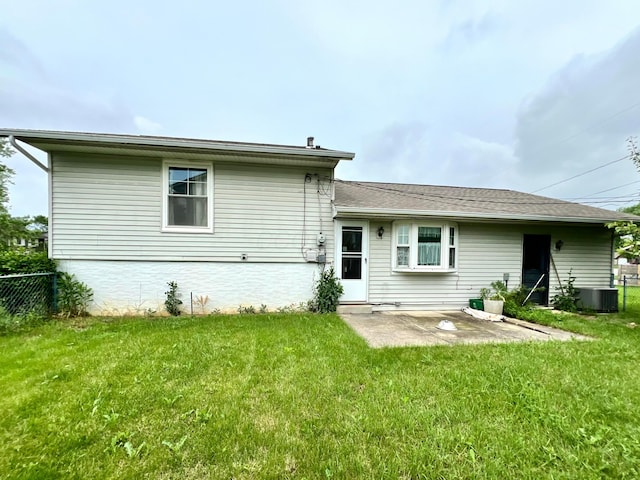 5200 Williamsburg Cir, Hilliard, OH 43026 - rear view of property featuring a patio