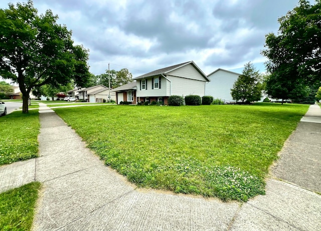 5200 Williamsburg Cir, Hilliard, OH 43026 - view of front of house featuring a front lawn