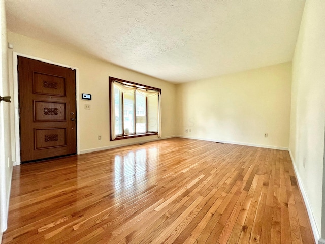 5200 Williamsburg Cir, Hilliard, OH 43026 - spare room with light wood-style floors and a textured ceiling