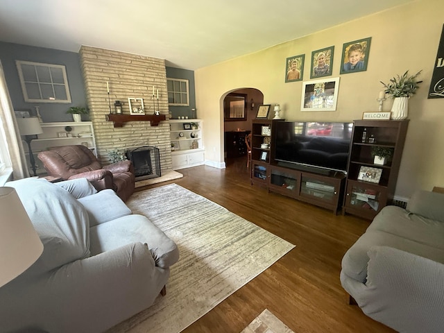552 E 5th Ave, Lancaster, OH 43130 - living area with arched walkways, wood finished floors, and a fireplace