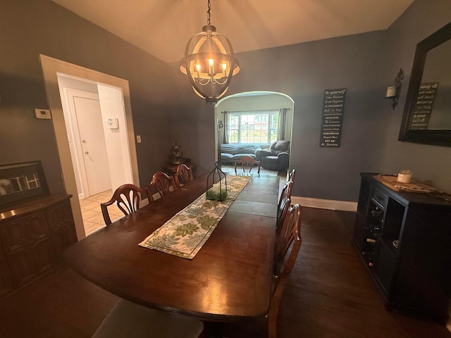 552 E 5th Ave, Lancaster, OH 43130 - dining room featuring a chandelier, vaulted ceiling, and arched walkways