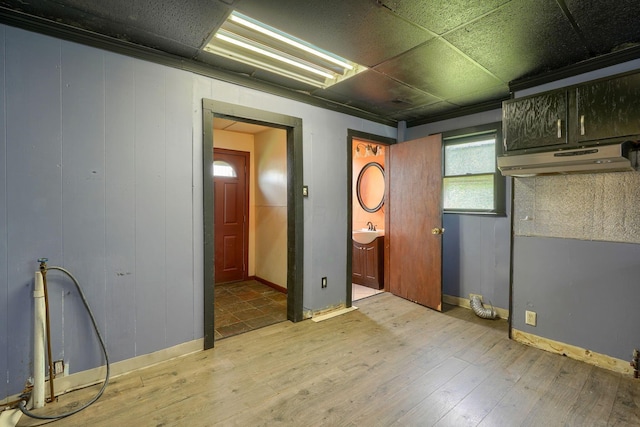 514 S Columbus St, Lancaster, OH 43130 - unfurnished room featuring light wood-style floors