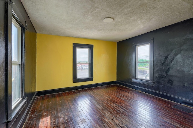514 S Columbus St, Lancaster, OH 43130 - empty room with hardwood / wood-style floors and a textured ceiling