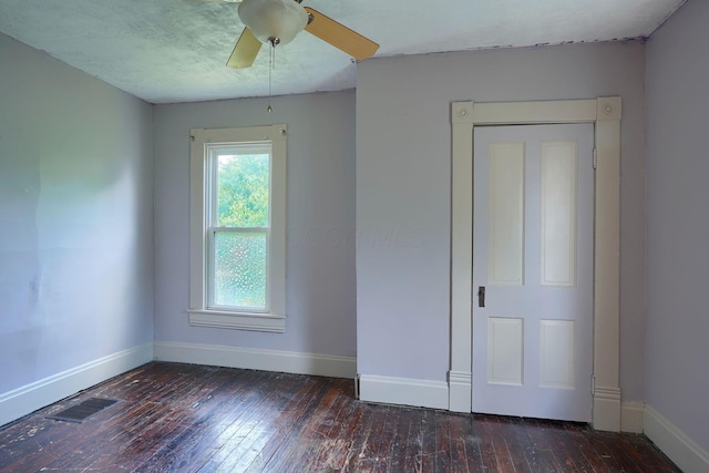514 S Columbus St, Lancaster, OH 43130 - unfurnished bedroom featuring hardwood / wood-style floors and ceiling fan