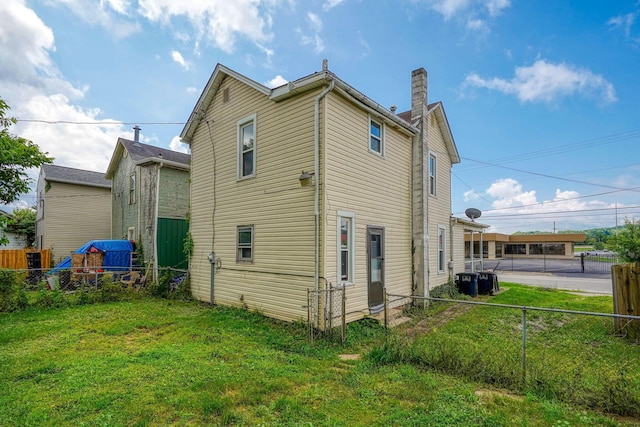 514 S Columbus St, Lancaster, OH 43130 - back of house featuring a chimney