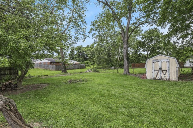 3749 Dort Pl, Columbus, OH 43227 - view of yard featuring a storage shed