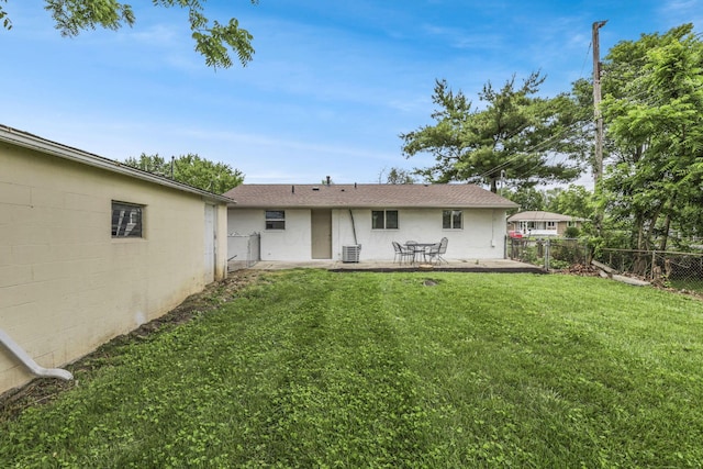 3749 Dort Pl, Columbus, OH 43227 - rear view of property with a patio