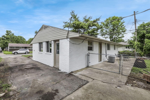 3749 Dort Pl, Columbus, OH 43227 - view of outbuilding with a gate