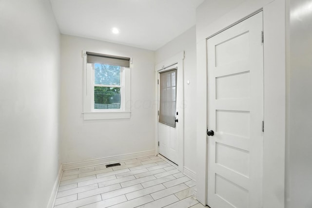 626 S 22nd St, Columbus, OH 43205 - entrance foyer featuring baseboards and recessed lighting