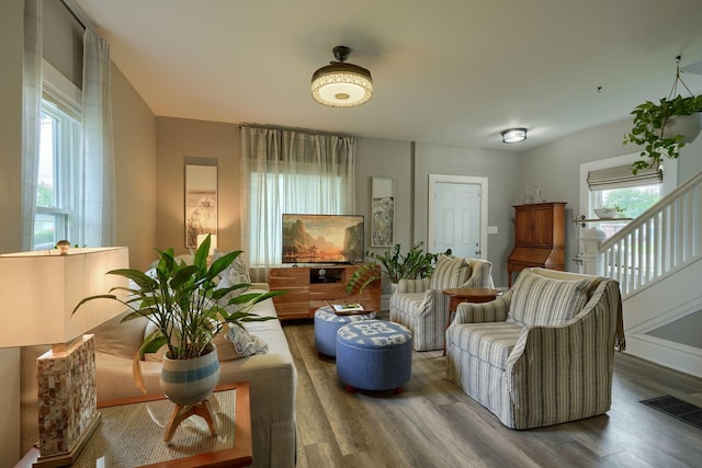 1332 E Deshler Ave, Columbus, OH 43206 - living area featuring wood finished floors