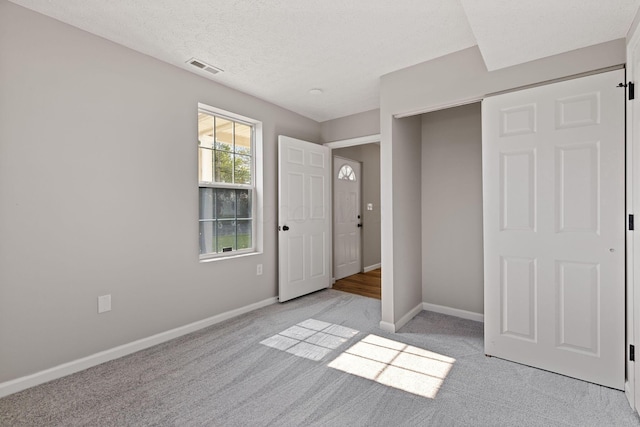 1664 S Champion Ave, Columbus, OH 43207 - entrance foyer with light carpet and a textured ceiling