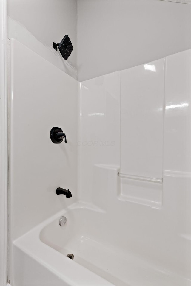 1664 S Champion Ave, Columbus, OH 43207 - full bath with washtub / shower combination