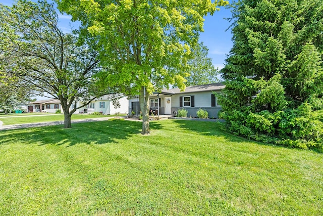 876 Kirkwood Dr, West Jefferson, OH 43162 - view of front of property featuring a front yard