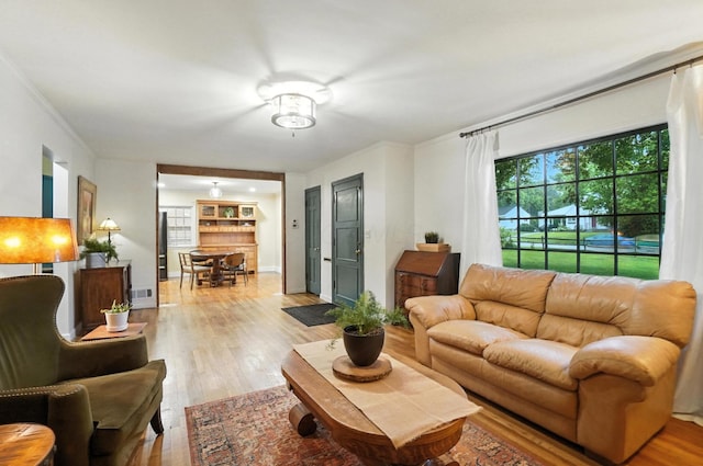 2620 Edgevale Rd, Columbus, OH 43221 - living area featuring light wood-style flooring