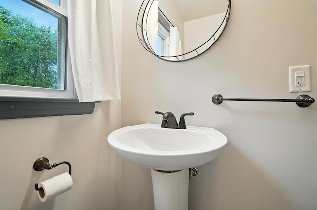 2620 Edgevale Rd, Columbus, OH 43221 - bathroom with healthy amount of natural light