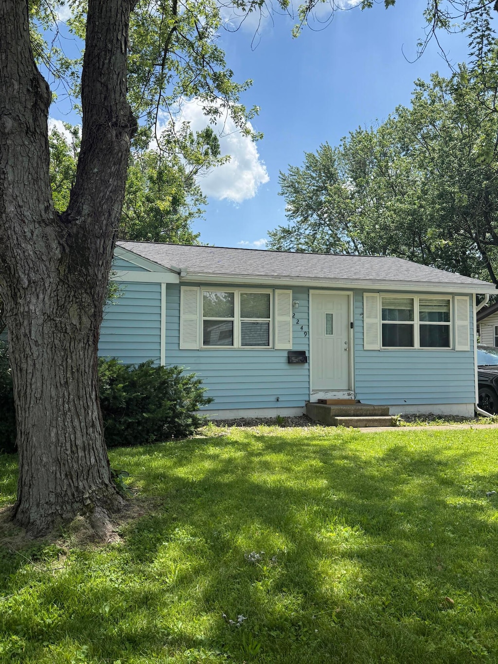 2249 Hampstead Dr, Columbus, OH 43229 - photo 1