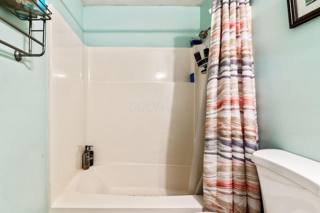 2909 Bryden Rd, Columbus, OH 43209 - full bathroom with toilet and shower / bathtub combination with curtain