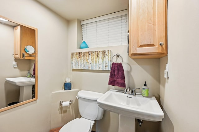 1968 Coventry Rd, Upper Arlington, OH 43212 - bathroom featuring toilet and a sink