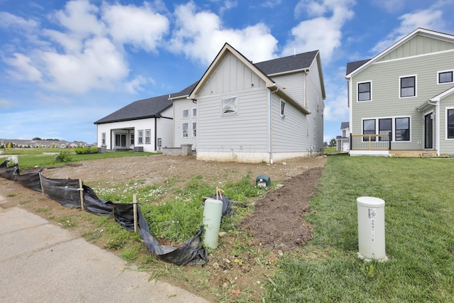 3699 Kassidy Dr, Grove City, OH 43123 - view of side of property featuring board and batten siding and a yard