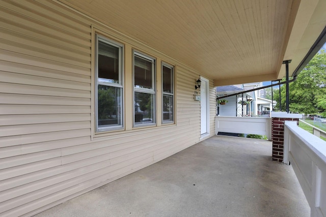794 E Deshler Ave, Columbus, OH 43206 - view of porch
