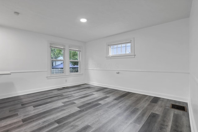 794 E Deshler Ave, Columbus, OH 43206 - spare room featuring dark wood finished floors, recessed lighting, and a smoke detector