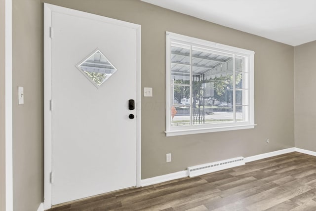 678 E Fair Ave, Lancaster, OH 43130 - foyer entrance with wood finished floors and baseboards
