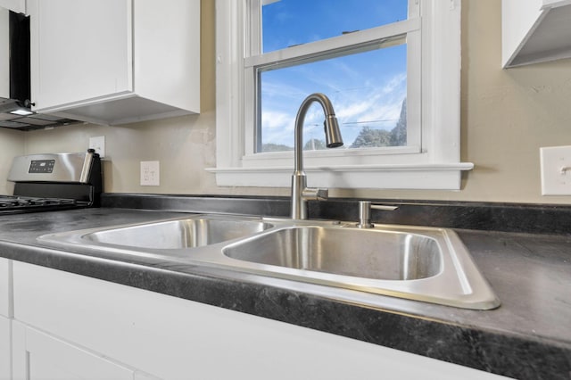 678 E Fair Ave, Lancaster, OH 43130 - kitchen featuring white cabinetry, healthy amount of natural light, dark countertops, and stainless steel range oven