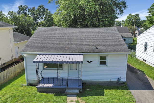 678 E Fair Ave, Lancaster, OH 43130 - bungalow-style house featuring a shingled roof