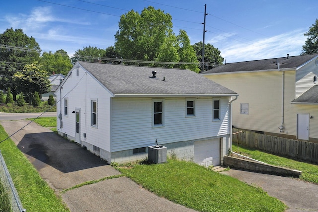 678 E Fair Ave, Lancaster, OH 43130 - view of side of property featuring roof with shingles, driveway, and an attached garage
