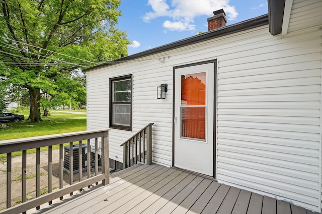 1358 Moler Rd, Columbus, OH 43207 - deck with a yard