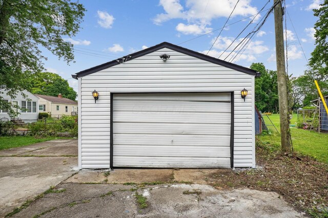 1358 Moler Rd, Columbus, OH 43207 - view of detached garage