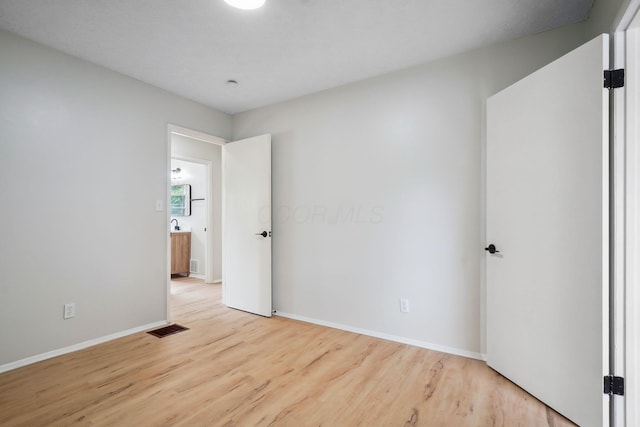 1358 Moler Rd, Columbus, OH 43207 - unfurnished room with light wood-style flooring and baseboards