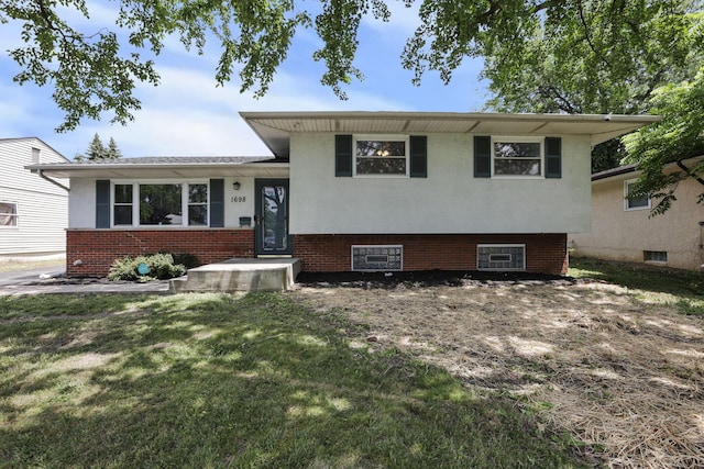 1698 Woodcrest Rd, Columbus, OH 43232 - split level home featuring a front yard and brick siding