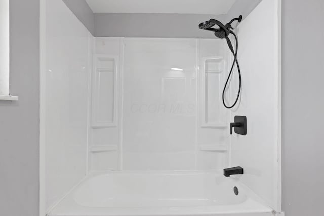 1698 Woodcrest Rd, Columbus, OH 43232 - full bath featuring shower / washtub combination