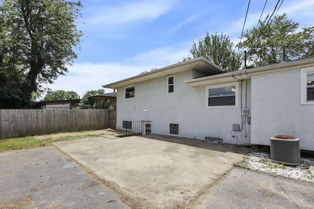 1698 Woodcrest Rd, Columbus, OH 43232 - rear view of property with a patio area and stucco siding