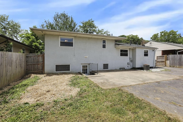 1698 Woodcrest Rd, Columbus, OH 43232 - back of house featuring stucco siding and a patio area
