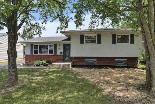 1698 Woodcrest Rd, Columbus, OH 43232 - split level home with a front lawn, brick siding, and stucco siding